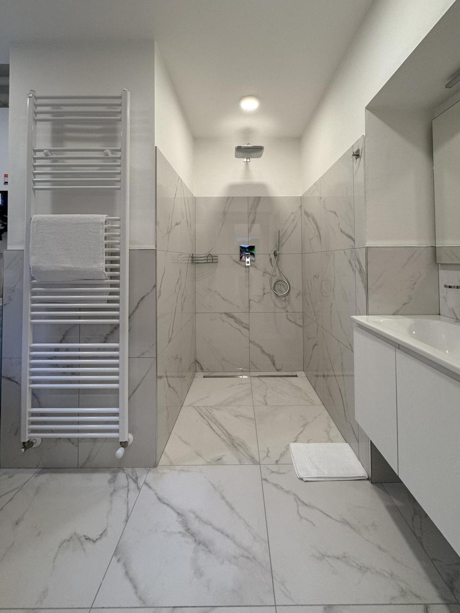 Belvedere 237B Lakeview Luxury Apartment Ghiffa Dış mekan fotoğraf